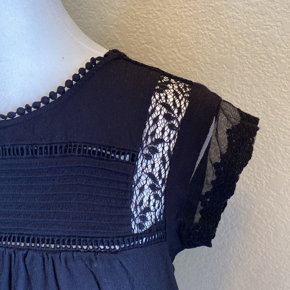 Daniel Rainn Black Flutter Sleeve Smocked Blouse. Size XS. Tie back of neck. - Picture 5 of 16
